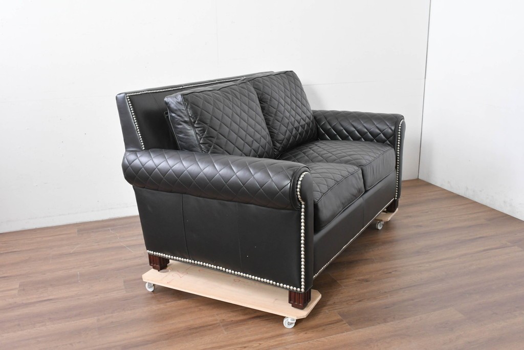 中古　超美品　アメリカ最高級ブランド　センチュリー(CENTURY)　レザーキルティングが魅力の2人掛けソファ　定価約180万円　(R-086043)