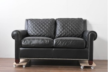 中古　超美品　アメリカ最高級ブランド　センチュリー(CENTURY)　レザーキルティングが魅力の2人掛けソファ　定価約180万円　(R-086043)