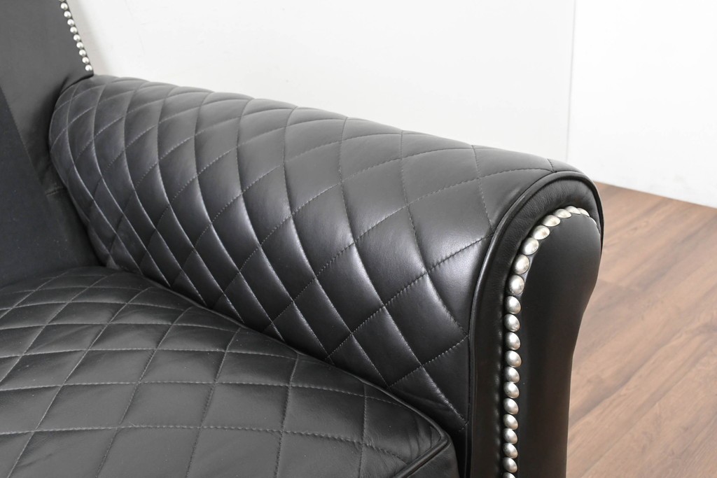 中古　超美品　アメリカ最高級ブランド　センチュリー(CENTURY)　レザーキルティングが魅力の2人掛けソファ　定価約180万円　(R-086043)