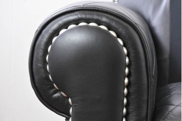 中古　超美品　アメリカ最高級ブランド　センチュリー(CENTURY)　レザーキルティングが魅力の2人掛けソファ　定価約180万円　(R-086043)