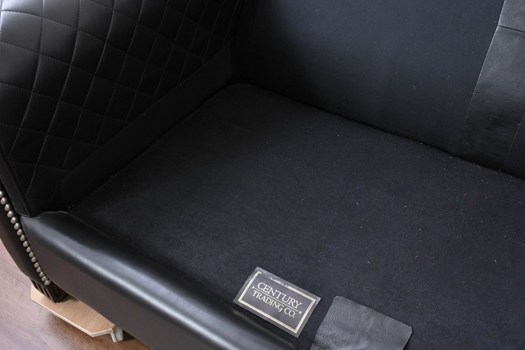 中古　超美品　アメリカ最高級ブランド　センチュリー(CENTURY)　レザーキルティングが魅力の2人掛けソファ　定価約180万円　(R-086043)