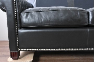 中古　超美品　アメリカ最高級ブランド　センチュリー(CENTURY)　レザーキルティングが魅力の2人掛けソファ　定価約180万円　(R-086043)