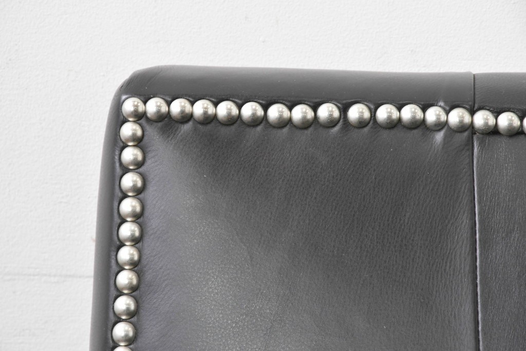 中古　超美品　アメリカ最高級ブランド　センチュリー(CENTURY)　レザーキルティングが魅力の2人掛けソファ　定価約180万円　(R-086043)