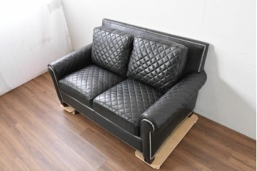 中古　超美品　アメリカ最高級ブランド　センチュリー(CENTURY)　レザーキルティングが魅力の2人掛けソファ　定価約180万円　(R-086043)