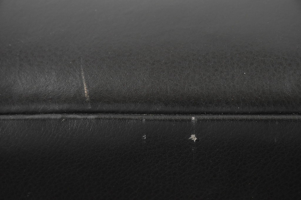 中古　超美品　アメリカ最高級ブランド　センチュリー(CENTURY)　レザーキルティングが魅力の2人掛けソファ　定価約180万円　(R-086043)