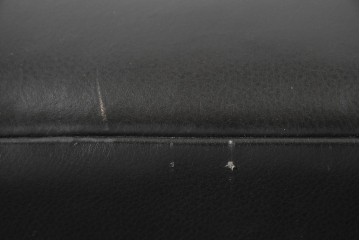 中古　超美品　アメリカ最高級ブランド　センチュリー(CENTURY)　レザーキルティングが魅力の2人掛けソファ　定価約180万円　(R-086043)