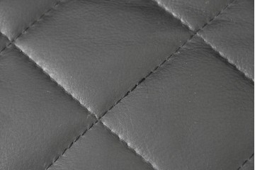 中古　超美品　アメリカ最高級ブランド　センチュリー(CENTURY)　レザーキルティングが魅力の2人掛けソファ　定価約180万円　(R-086043)