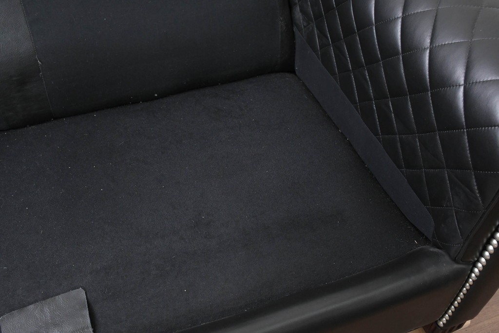 中古　超美品　アメリカ最高級ブランド　センチュリー(CENTURY)　レザーキルティングが魅力の2人掛けソファ　定価約180万円　(R-086043)