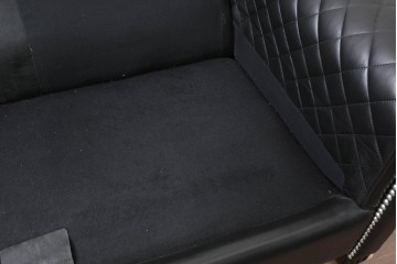 中古　超美品　アメリカ最高級ブランド　センチュリー(CENTURY)　レザーキルティングが魅力の2人掛けソファ　定価約180万円　(R-086043)