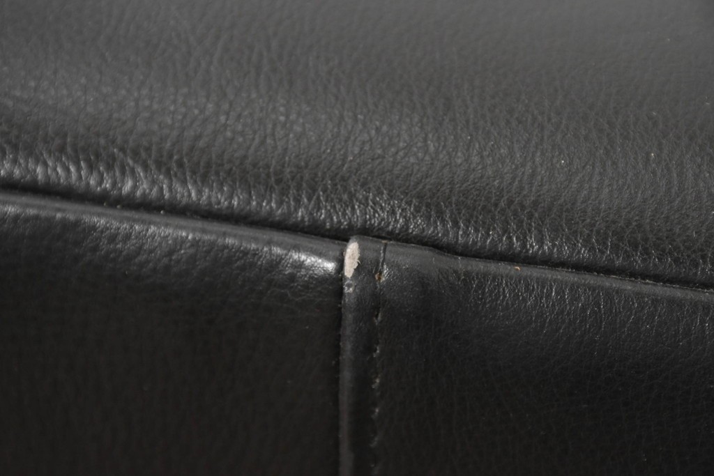 中古　超美品　アメリカ最高級ブランド　センチュリー(CENTURY)　レザーキルティングが魅力の2人掛けソファ　定価約180万円　(R-086043)