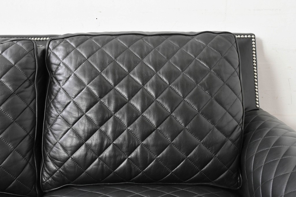 中古　超美品　アメリカ最高級ブランド　センチュリー(CENTURY)　レザーキルティングが魅力の2人掛けソファ　定価約180万円　(R-086043)