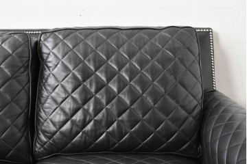 中古　超美品　アメリカ最高級ブランド　センチュリー(CENTURY)　レザーキルティングが魅力の2人掛けソファ　定価約180万円　(R-086043)