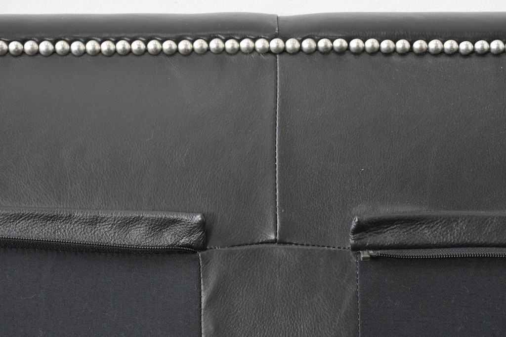 中古　超美品　アメリカ最高級ブランド　センチュリー(CENTURY)　レザーキルティングが魅力の2人掛けソファ　定価約180万円　(R-086043)