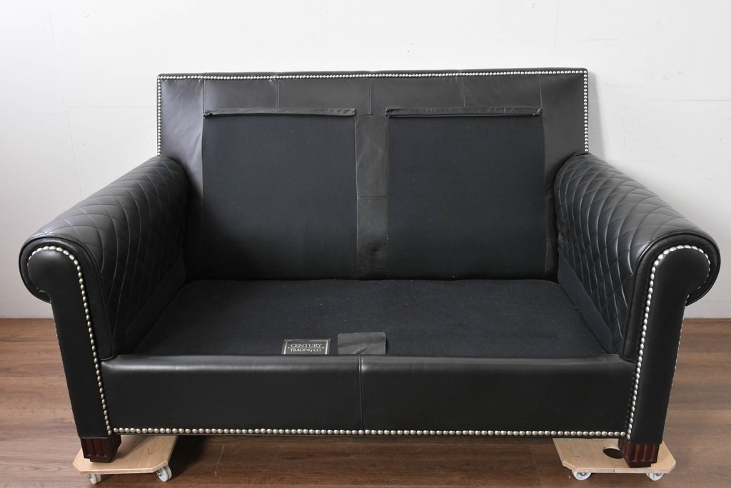 中古　超美品　アメリカ最高級ブランド　センチュリー(CENTURY)　レザーキルティングが魅力の2人掛けソファ　定価約180万円　(R-086043)