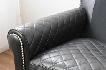 中古　超美品　アメリカ最高級ブランド　センチュリー(CENTURY)　レザーキルティングが魅力の2人掛けソファ　定価約180万円　(R-086043)