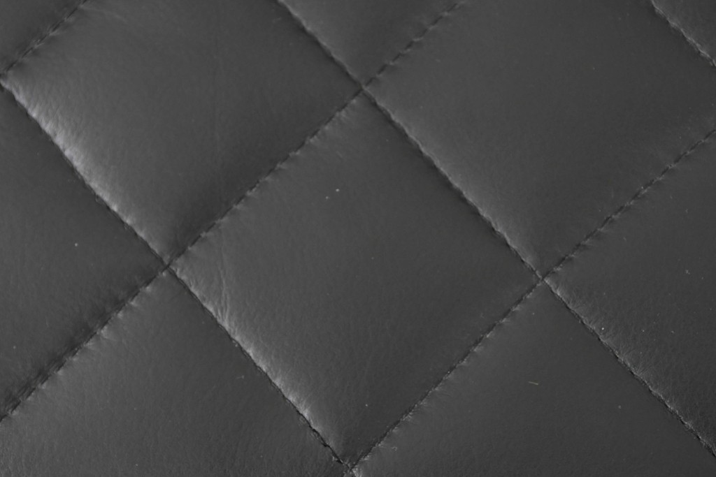 中古　超美品　アメリカ最高級ブランド　センチュリー(CENTURY)　レザーキルティングが魅力の3人掛けソファ　(R-086044)