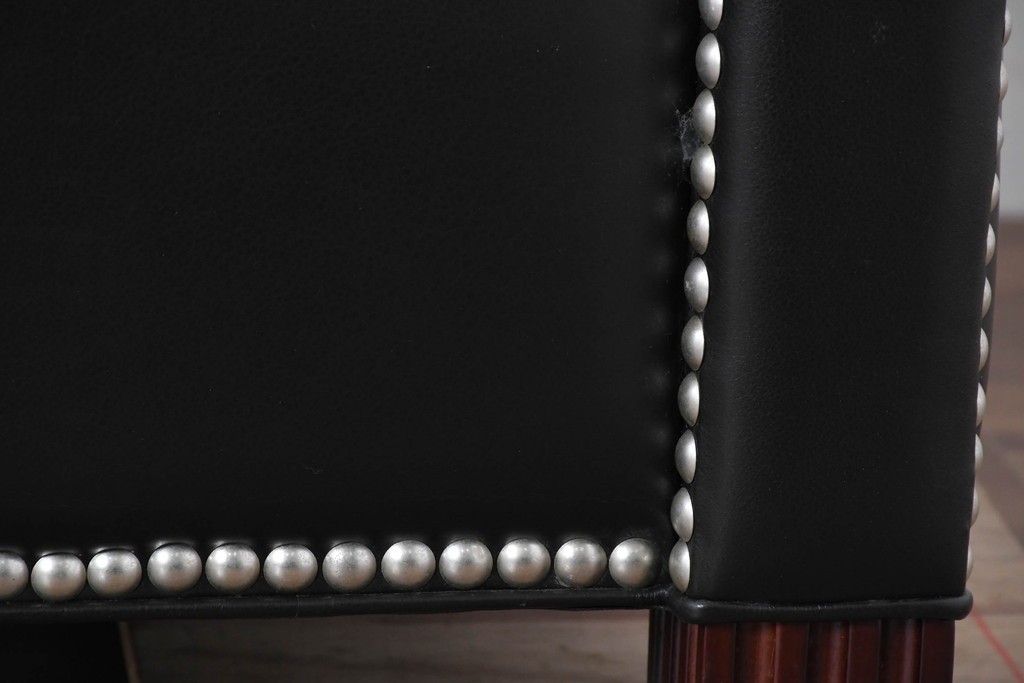 中古　超美品　アメリカ最高級ブランド　センチュリー(CENTURY)　レザーキルティングが魅力の3人掛けソファ　(R-086044)