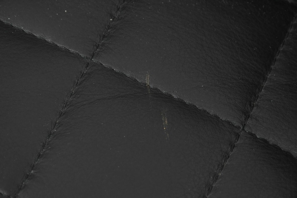 中古　超美品　アメリカ最高級ブランド　センチュリー(CENTURY)　レザーキルティングが魅力の3人掛けソファ　(R-086044)