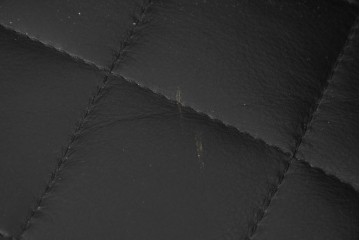 中古　超美品　アメリカ最高級ブランド　センチュリー(CENTURY)　レザーキルティングが魅力の3人掛けソファ　(R-086044)