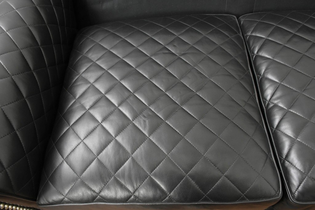 中古　超美品　アメリカ最高級ブランド　センチュリー(CENTURY)　レザーキルティングが魅力の3人掛けソファ　(R-086044)
