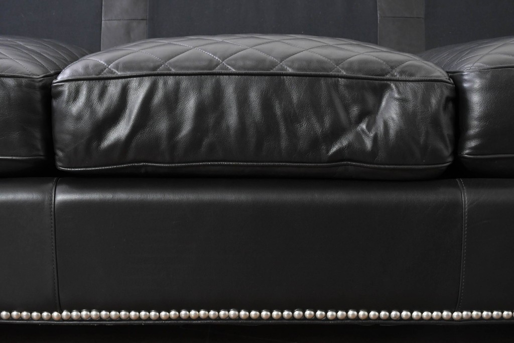 中古　超美品　アメリカ最高級ブランド　センチュリー(CENTURY)　レザーキルティングが魅力の3人掛けソファ　(R-086044)