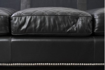 中古　超美品　アメリカ最高級ブランド　センチュリー(CENTURY)　レザーキルティングが魅力の3人掛けソファ　(R-086044)