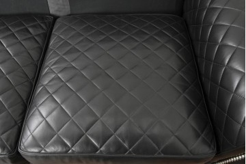 中古　超美品　アメリカ最高級ブランド　センチュリー(CENTURY)　レザーキルティングが魅力の3人掛けソファ　(R-086044)