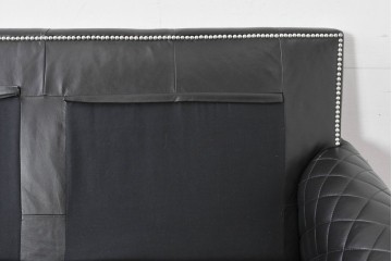 中古　超美品　アメリカ最高級ブランド　センチュリー(CENTURY)　レザーキルティングが魅力の3人掛けソファ　(R-086044)