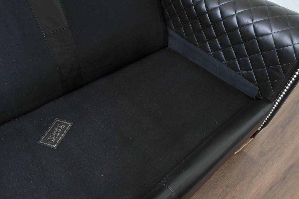 中古　超美品　アメリカ最高級ブランド　センチュリー(CENTURY)　レザーキルティングが魅力の3人掛けソファ　(R-086044)