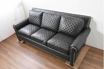 中古　超美品　アメリカ最高級ブランド　センチュリー(CENTURY)　レザーキルティングが魅力の3人掛けソファ　(R-086044)