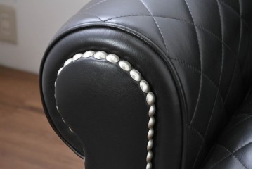 中古　超美品　アメリカ最高級ブランド　センチュリー(CENTURY)　レザーキルティングが魅力の3人掛けソファ　(R-086044)