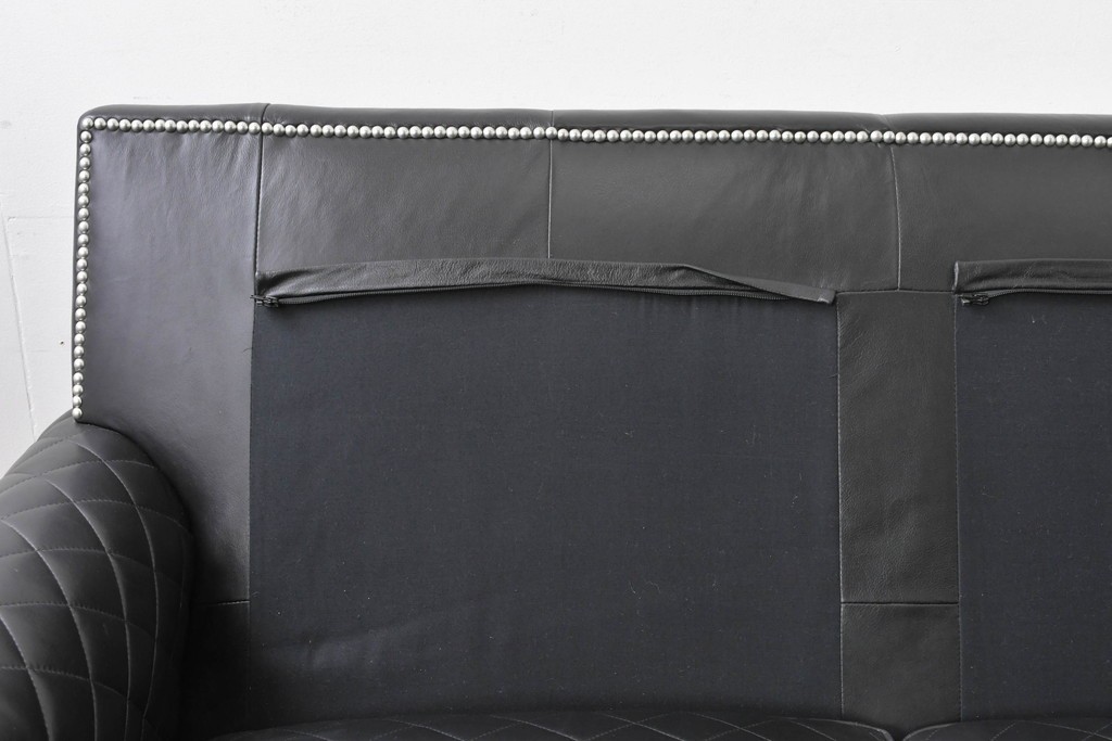 中古　超美品　アメリカ最高級ブランド　センチュリー(CENTURY)　レザーキルティングが魅力の3人掛けソファ　(R-086044)