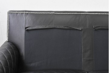 中古　超美品　アメリカ最高級ブランド　センチュリー(CENTURY)　レザーキルティングが魅力の3人掛けソファ　(R-086044)