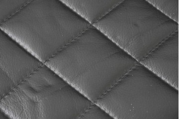 中古　超美品　アメリカ最高級ブランド　センチュリー(CENTURY)　レザーキルティングが魅力の3人掛けソファ　(R-086044)