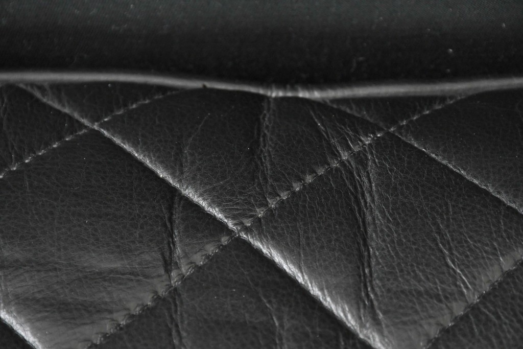 中古　超美品　アメリカ最高級ブランド　センチュリー(CENTURY)　レザーキルティングが魅力の3人掛けソファ　(R-086044)