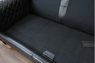 中古　超美品　アメリカ最高級ブランド　センチュリー(CENTURY)　レザーキルティングが魅力の3人掛けソファ　(R-086044)