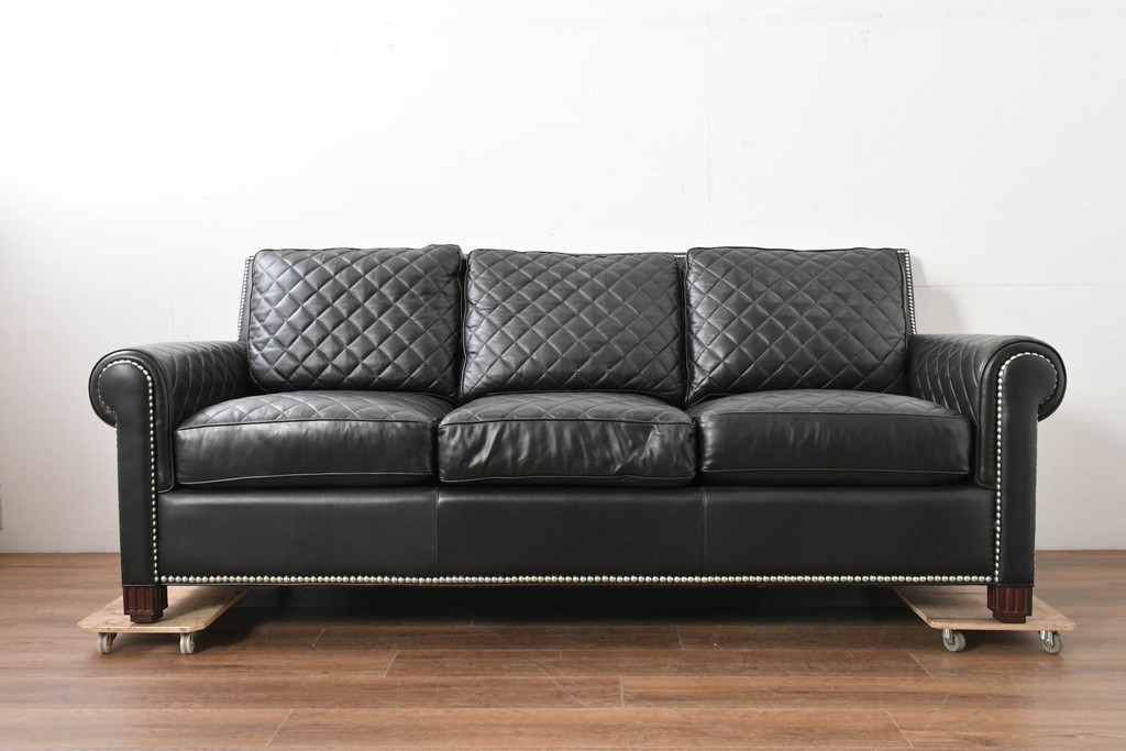 中古　超美品　アメリカ最高級ブランド　センチュリー(CENTURY)　レザーキルティングが魅力の3人掛けソファ　(R-086044)