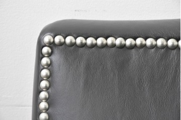 中古　超美品　アメリカ最高級ブランド　センチュリー(CENTURY)　レザーキルティングが魅力の3人掛けソファ　(R-086044)