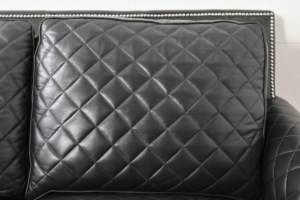 中古　超美品　アメリカ最高級ブランド　センチュリー(CENTURY)　レザーキルティングが魅力の3人掛けソファ　(R-086044)