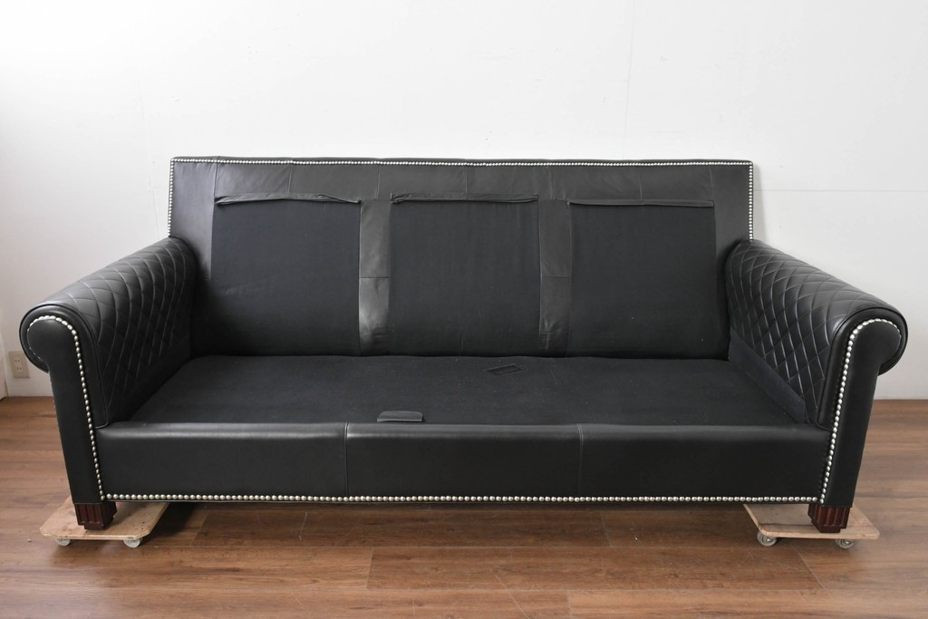 中古　超美品　アメリカ最高級ブランド　センチュリー(CENTURY)　レザーキルティングが魅力の3人掛けソファ　(R-086044)