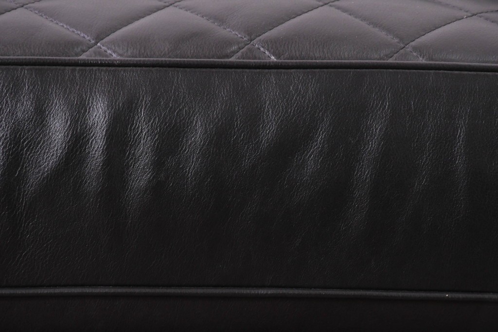 中古　超美品　アメリカ最高級ブランド　センチュリー(CENTURY)　レザーキルティングが魅力の3人掛けソファ　(R-086044)