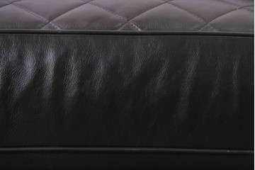 中古　超美品　アメリカ最高級ブランド　センチュリー(CENTURY)　レザーキルティングが魅力の3人掛けソファ　(R-086044)