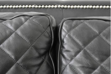 中古　超美品　アメリカ最高級ブランド　センチュリー(CENTURY)　レザーキルティングが魅力の3人掛けソファ　(R-086044)