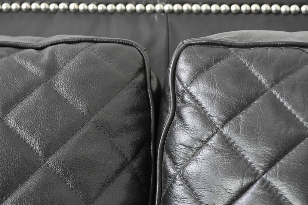 中古　超美品　アメリカ最高級ブランド　センチュリー(CENTURY)　レザーキルティングが魅力の3人掛けソファ　(R-086044)