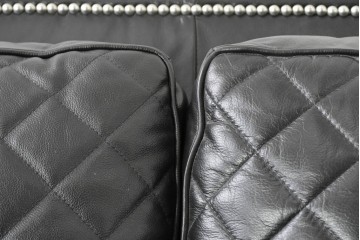 中古　超美品　アメリカ最高級ブランド　センチュリー(CENTURY)　レザーキルティングが魅力の3人掛けソファ　(R-086044)