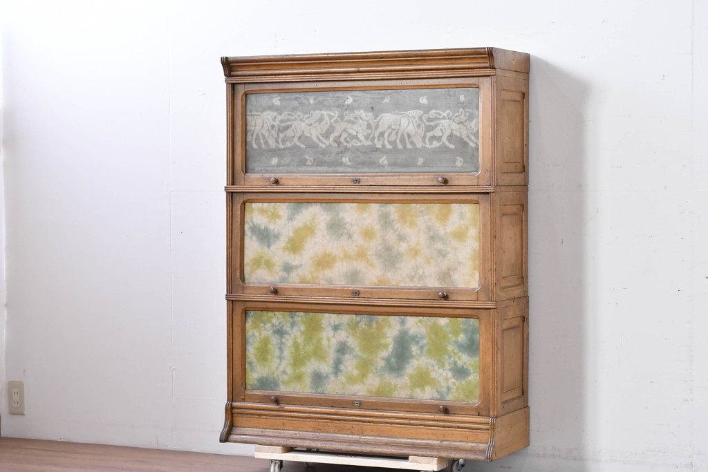 和製アンティーク　段ごとに異なる意匠が楽しめるフラップ扉のスタッキングブックケース　(R-086045)