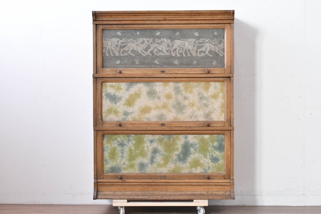 和製アンティーク　段ごとに異なる意匠が楽しめるフラップ扉のスタッキングブックケース　(R-086045)