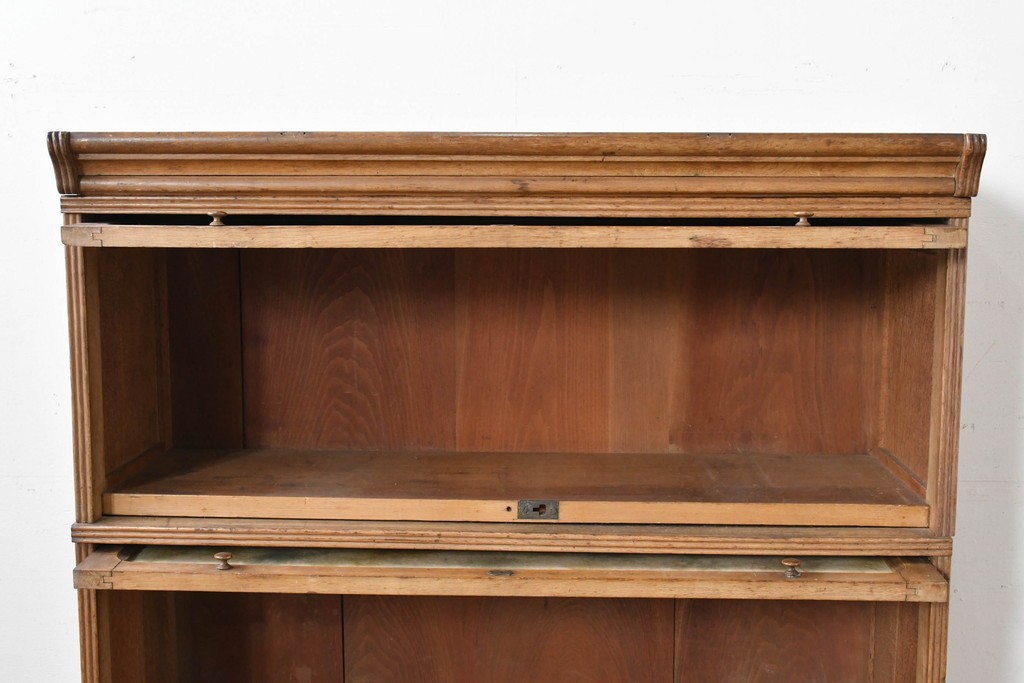 和製アンティーク　段ごとに異なる意匠が楽しめるフラップ扉のスタッキングブックケース　(R-086045)