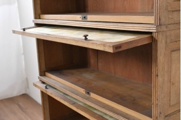 和製アンティーク　段ごとに異なる意匠が楽しめるフラップ扉のスタッキングブックケース　(R-086045)