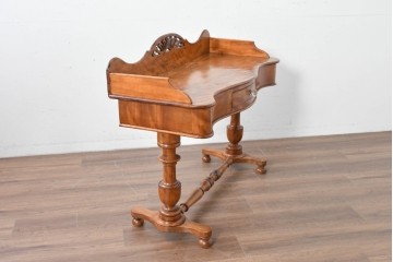 イギリスアンティーク　バーチ材　透かし彫りが優雅なコンソールテーブル　(R-086046)